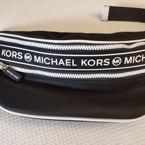 ❤️❤️Sold❤️❤️MICHAEL KORS KENLY MEDIUM WAISTPACK XBODY FANNY BE